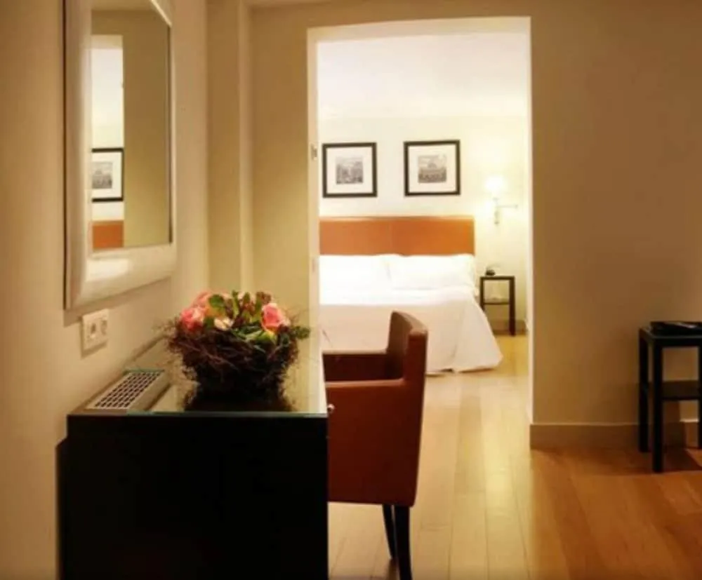 Hotel Albergo Santa Chiara Rome 3*,