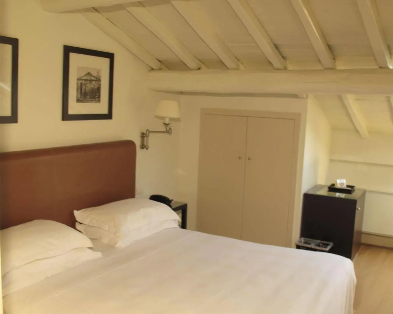 Hotel Albergo Santa Chiara Rome 3*,