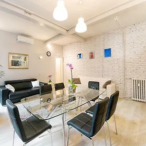 Apartamento Modern Near Colosseum, Roma
