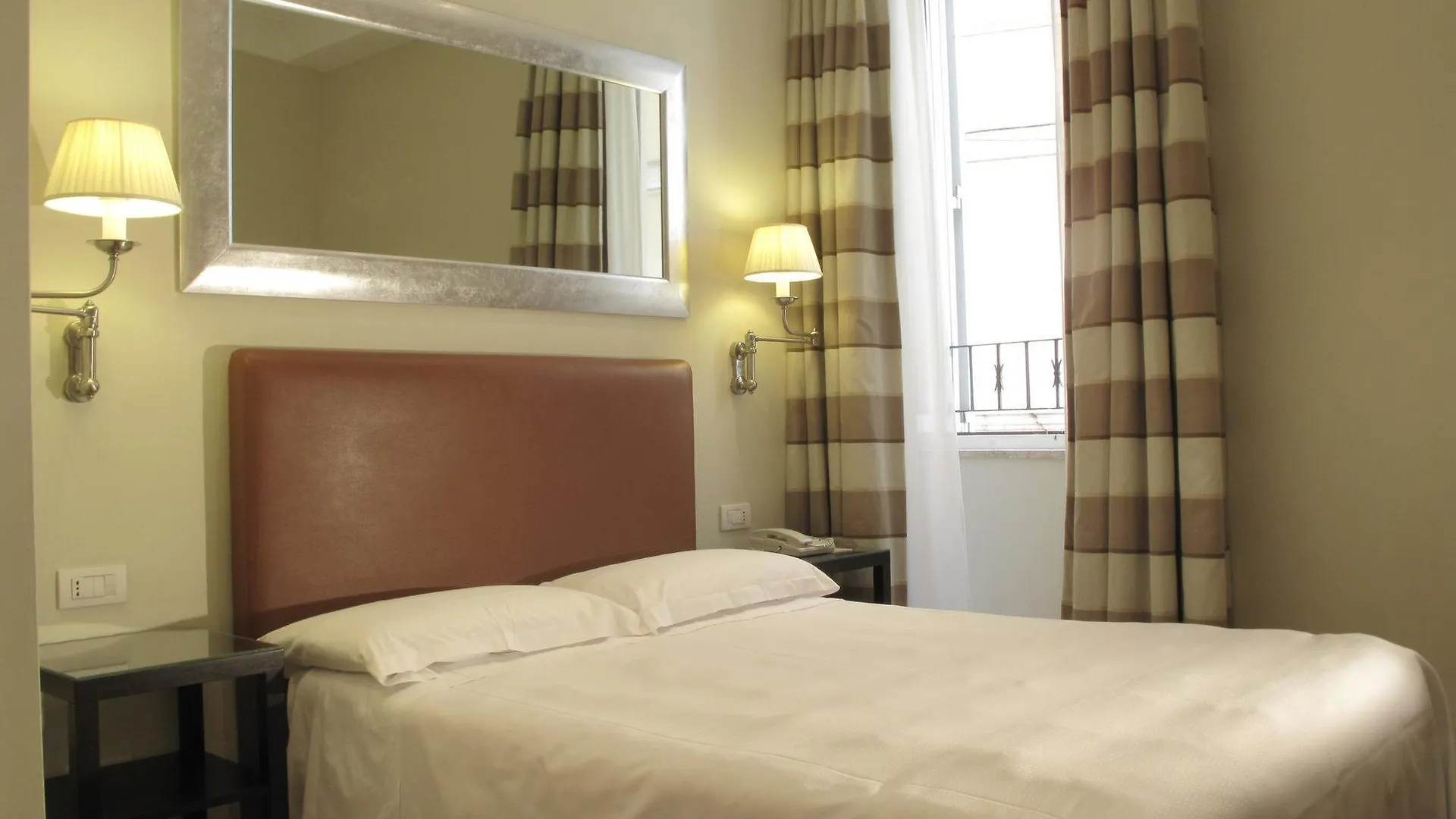***  Hotel Albergo Santa Chiara Roma İtalya