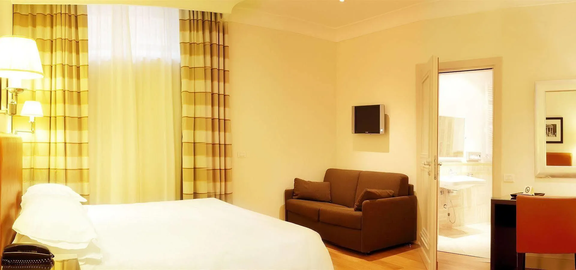 Hotel Albergo Santa Chiara Roma 3*,  İtalya